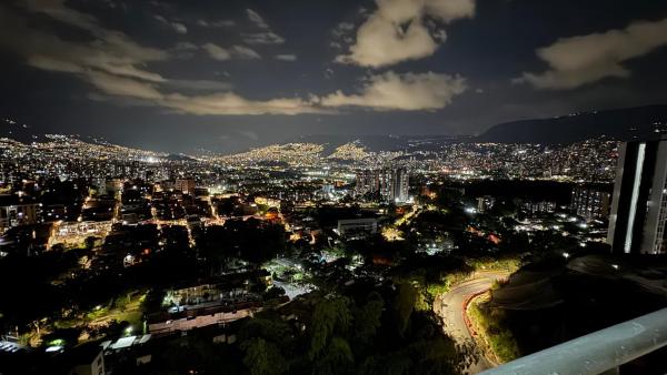 A la foto es mostra l'objecte Rodeo Alto situat a la ciutat de Belén.