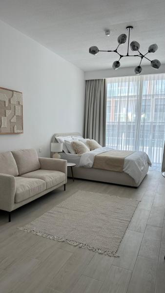 A la foto es mostra l'objecte Cozy studio apartment in Jumeirah Village Circle situat a la ciutat de Dubai.