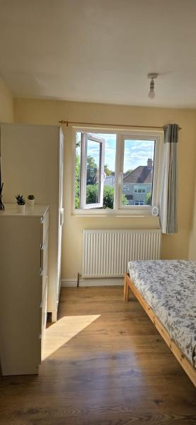 Private Rooms near Hither green Station, London