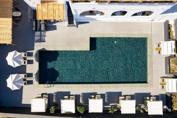 A la foto es mostra l'objecte The Noverian Bios Santorini situat a la ciutat de Fira.