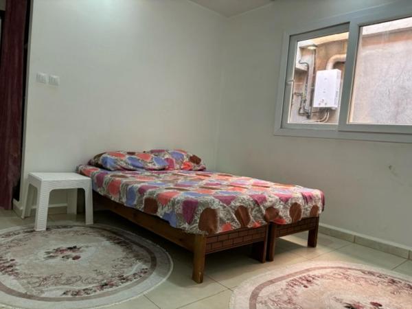 På billedet ses objektet طابق فيلا غرفتان ومطبخ وحمام beliggende i byen Benhammouch.