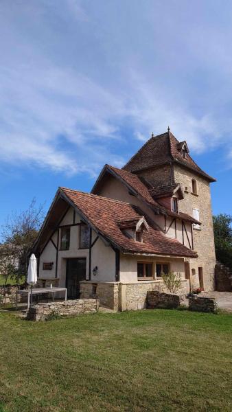 A la foto es mostra l'objecte Atypique maison de charme situat a la ciutat de Vailhourles.