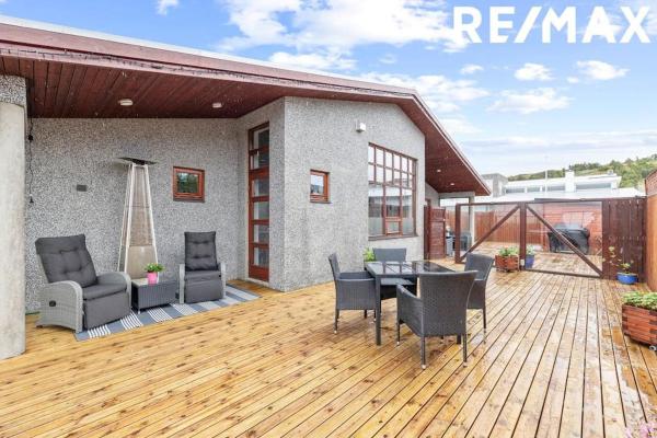 A la foto es mostra l'objecte Amazing Villa With Hot Tub Near Reykjavík situat a la ciutat de Lágafell.