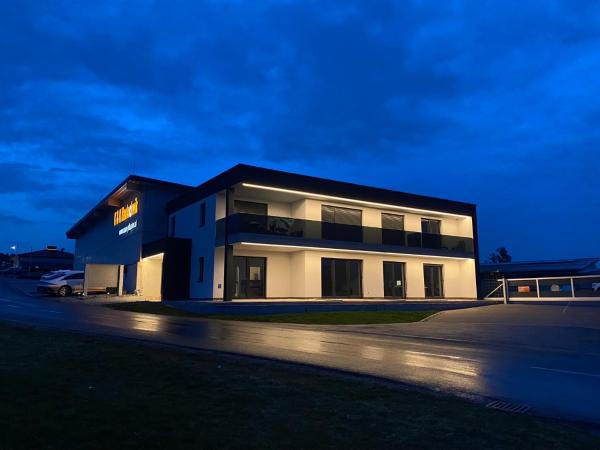 The photo shows the Wohnung City Nord mit Balkon located in the city of Erdmannsdorf.