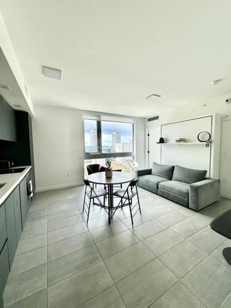 På billedet ses objektet 2 bedrooms Design Condo Downtown Miami Pool and Gym beliggende i byen Miami.