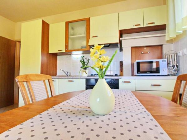 A la foto es mostra l'objecte Apartments Sea Line - Two Bedroom Apartment with Terrace and Sea View situat a la ciutat de Prigradica.