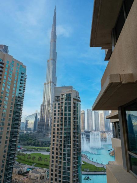 A la foto es mostra l'objecte New Burj Khalifa & Fountain Views & Work station situat a la ciutat de Dubai.