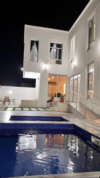 A la foto es mostra l'objecte Al Ashkharah Nights Chalate situat a la ciutat de Qumaylah.