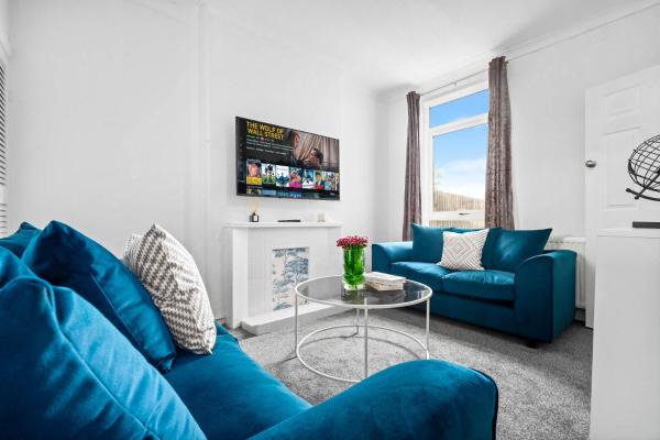 Modern 3 Bedroom House - Parking - Garden - Excellent Location - Top Rated - 181A, Birmingham