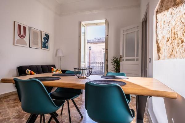 A la foto es mostra l'objecte Dal Commediante Apartment and Room situat a la ciutat de Noto.