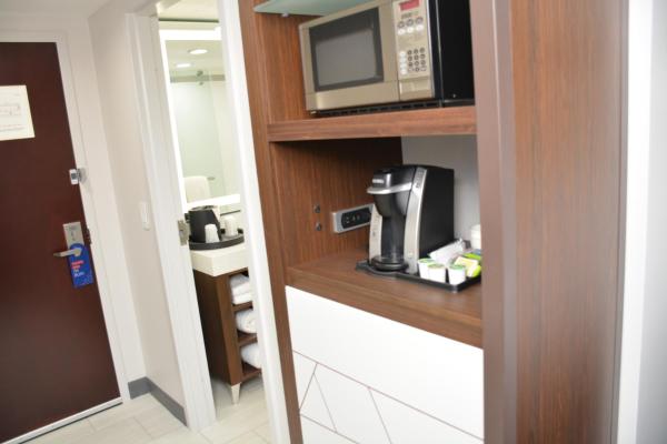 Zimmer mit 2 Queensize-Betten — 28 m² - Four Points by Sheraton Fayetteville Fort Bragg