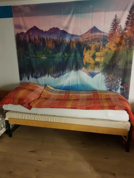 Photo 4 : Men's Dormitory - Männerschlafsaal
