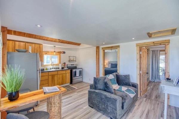 På billedet ses objektet #StayinMyDistrict Lakeside Cottage beliggende i byen Lakeside.