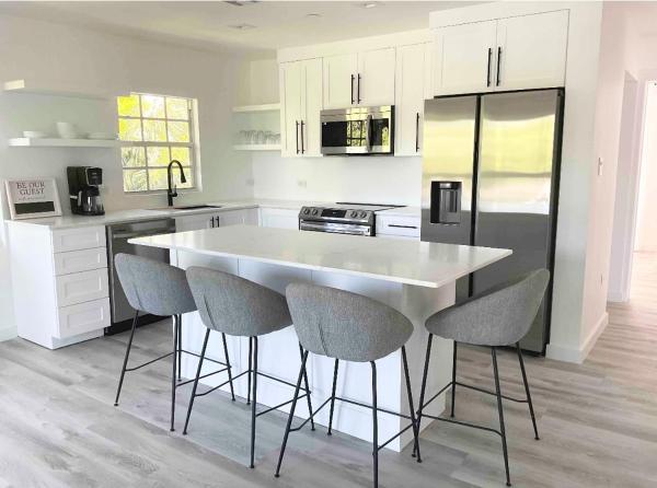 Hidden Hideaway-7Mile-2bed2bath-Pool -KingBed