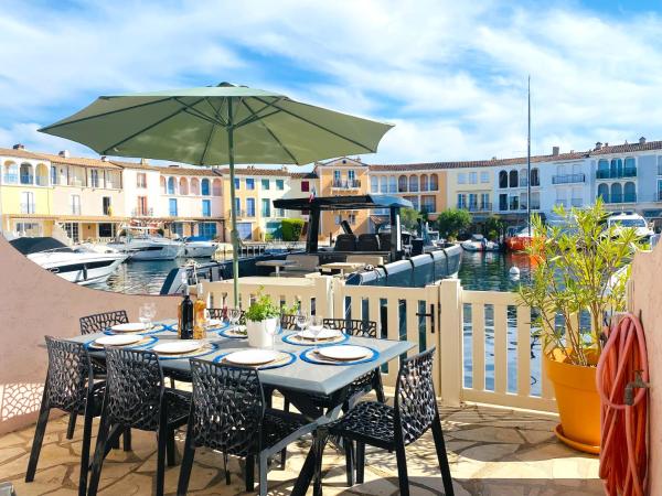 På billedet ses objektet Maison de pêcheur Strelitzia amarrage 3,8m par 16m beliggende i byen Grimaud.