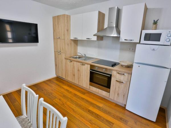 Apartments Lenka - Two Bedroom Apartment With Garden Terrace A4 - Milna