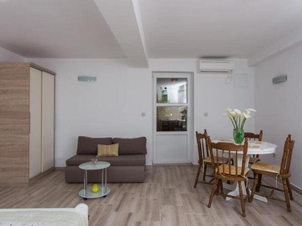 A la foto es mostra l'objecte Apartments Anka- Studio Apartment with Balcony situat a la ciutat de Trsteno.
