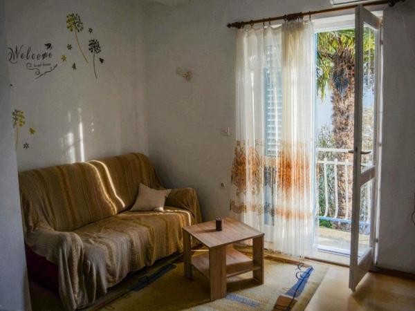 A la foto es mostra l'objecte Apartment Ena - Two Bedroom Apartment with Terrace situat a la ciutat de Vodice.
