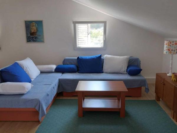 The photo shows the Apartment Luna - One Bedroom Apartment with Terrace and Sea View Molunat located in the city of Molunat.