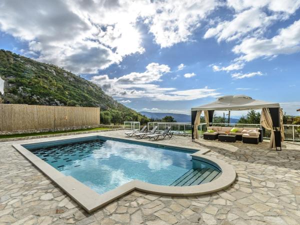 照片显示了位于Dubravka市的Villa Pave - Six-Bedroom Villa with Terrace and Swimming Pool物件。