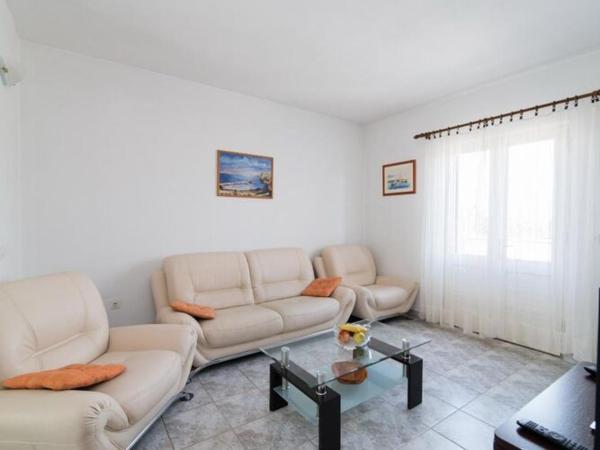 Auf dem Foto ist das Objekt Apartment Alana - Two Bedroom Apartment with Terrace and Sea View - ST in der Stadt Supetar zu sehen.