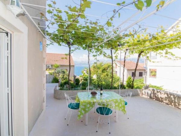 A la foto es mostra l'objecte Studio apartment with terrace sea view situat a la ciutat de Postira.