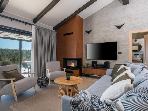 På billedet ses objektet Villa Noeli with Swimming Pool beliggende i byen Hum.