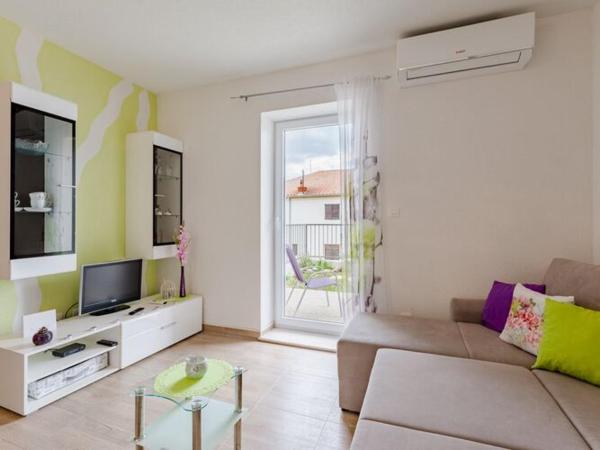 Nella foto è visibile l'oggetto Apartment Anamaris ST - One Bedroom Apartment with Terrace and Sea View situato nella città di Solin (Salona).