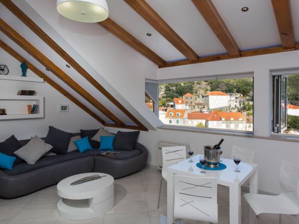 Na zdjęciu widoczny jest obiekt Mali Skoj Apartment - Two-Bedroom Apartment with Sea View położony w mieście Suđurađ.