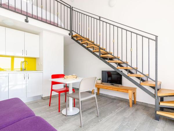 Apartments Villa Lukas - ''No 10'' Gallery Studio Apartment With Balcony And Sea View - Mlini