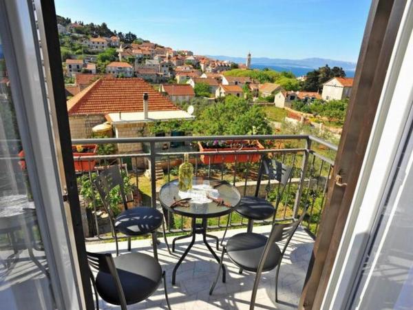 Apartments Lenka - One Bedroom Apartment With Balcony And Center View A3 - Milna
