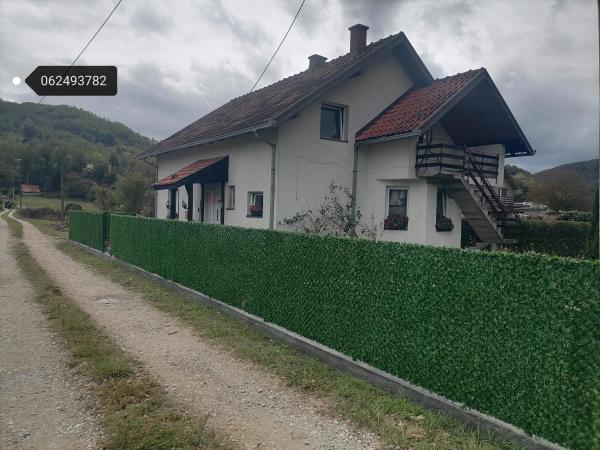 Na zdjęciu widoczny jest obiekt Kuća za odmor IN Bajina Basta położony w mieście Križevac.