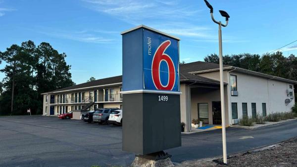 Kuvassa näkyy kohde Motel 6-Macclenny, FL, joka sijaitsee kaupungissa Taylor.