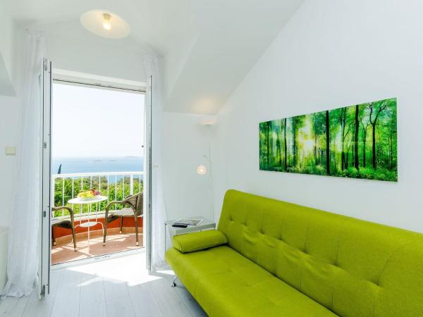 A la foto es mostra l'objecte Villa Panorama Dubrovnik A3 - Comfort One Bedroom Apartment with Balcony and sea View situat a la ciutat de Mlini.