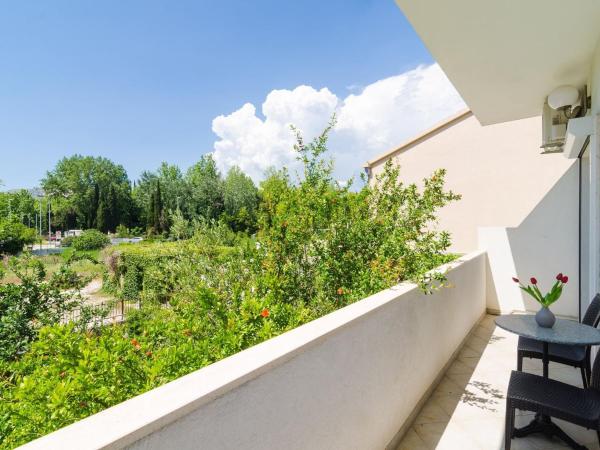 A la foto es mostra l'objecte Apartments & Rooms Bari i - Studio Apartment with Balcony and Garden View First Floor -APT 9 situat a la ciutat de Mlini.