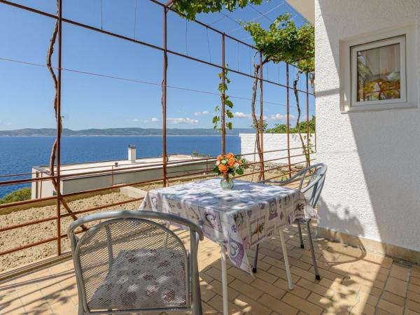 A la foto es mostra l'objecte Rooms Sani- Double Room with Terrace and Sea View S2 situat a la ciutat de Brela.