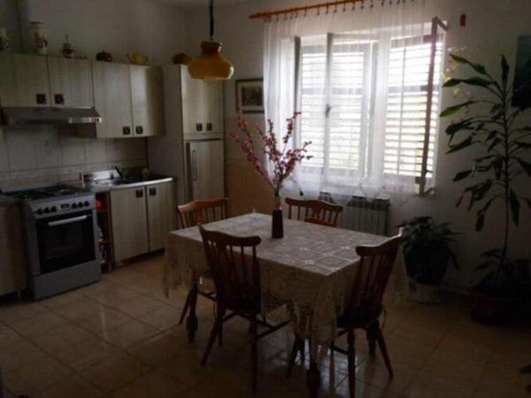 Auf dem Foto ist das Objekt Apartment Three Palms - Two Bedroom Apartment with Terrace - ST in der Stadt Supetar zu sehen.