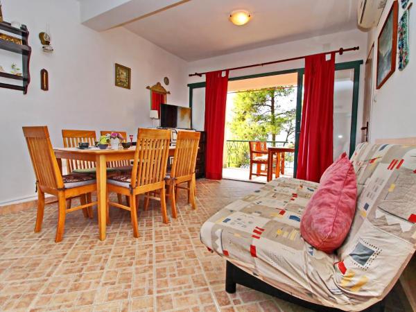 Στη φωτογραφία φαίνεται το αντικείμενο Apartments Sunset - Two Bedroom Apartment with Terrace and Sea View που βρίσκεται στην πόλη Blato.