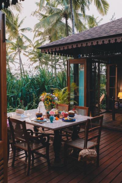 The photo shows the Villa Fiesta - Beachfront Getaway located in the city of Verna.