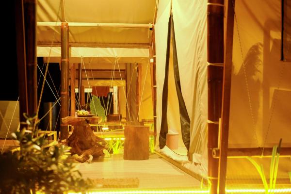 A la foto es mostra l'objecte Dear traveller luxury glamping situat a la ciutat de Sidomukti.