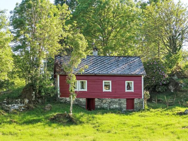 The photo shows the Chalet Åsvågen - FJH628 by Interhome located in the city of Klinkholmen.
