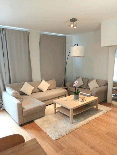 På bildet vises objektet Beautiful 2 bedroom apartment in Place Flagey bxl som ligger i byen Brussel.