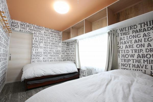 The photo shows the TR Niseko House Room New York located in the city of Kaributo.