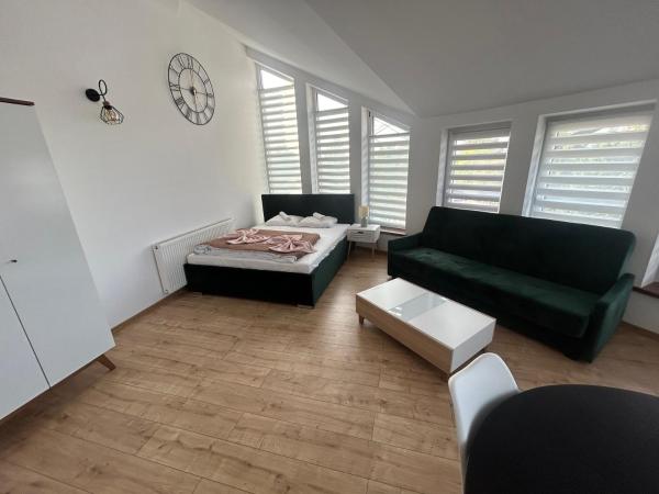 Na zdjęciu widoczny jest obiekt Apartamenty Aleja Ducha świętego Apartament 5 położony w mieście Partynia.