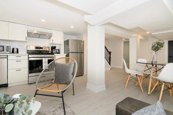 På bildet vises objektet RentX Modern Suite - Near GO Hospital Parking som ligger i byen Hamilton.