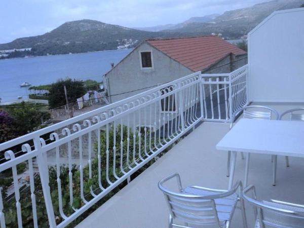 A la foto es mostra l'objecte Apartments Marija Slano- Two-Bedroom Apartment with Balcony and Sea View - 2 B situat a la ciutat de Slano.