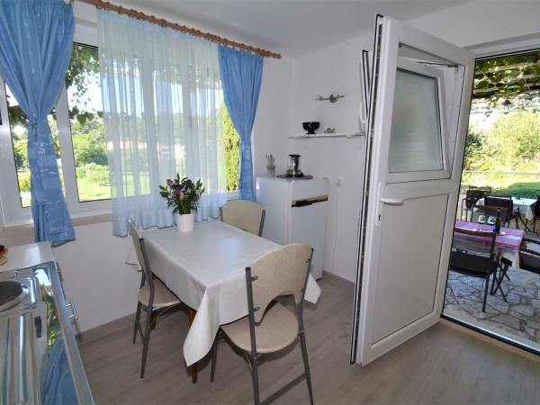 A la foto es mostra l'objecte Guest House Kanjuo - Studio Apartment with Terrace and Garden View situat a la ciutat de Mlini.