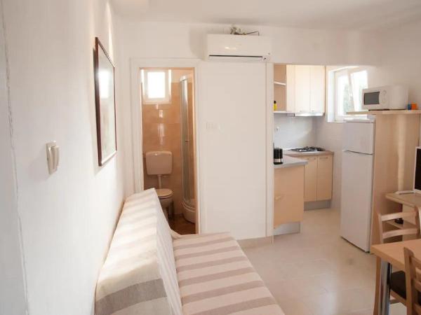 Apartments Paula - One Bedroom Apartment With Terrace 1 - Tisno