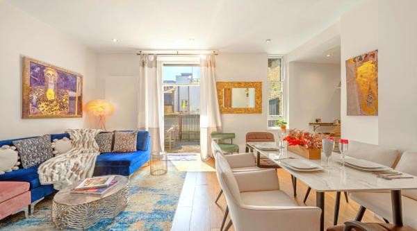 DESIGNER Victorian Flat with HUGE Terrace, London