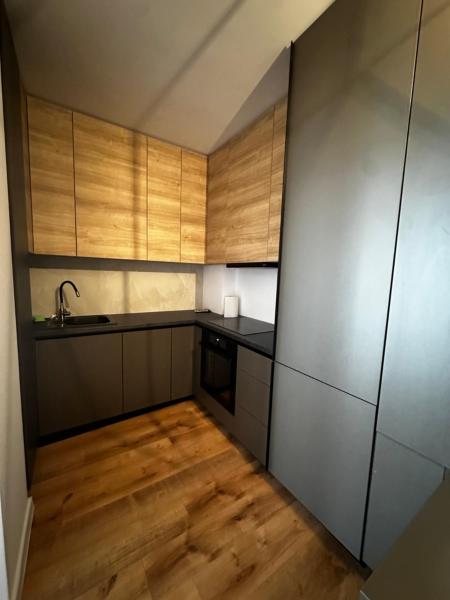 Na zdjęciu widoczny jest obiekt Modern apartment Campeador 10 minutes to center położony w mieście Dumbrăviţa.